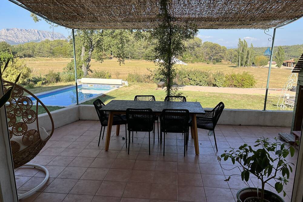 Peaceful family villa with view and pool in Aix-en-Provence in Meyreuil, Mittelmeerküste (Frankreich)