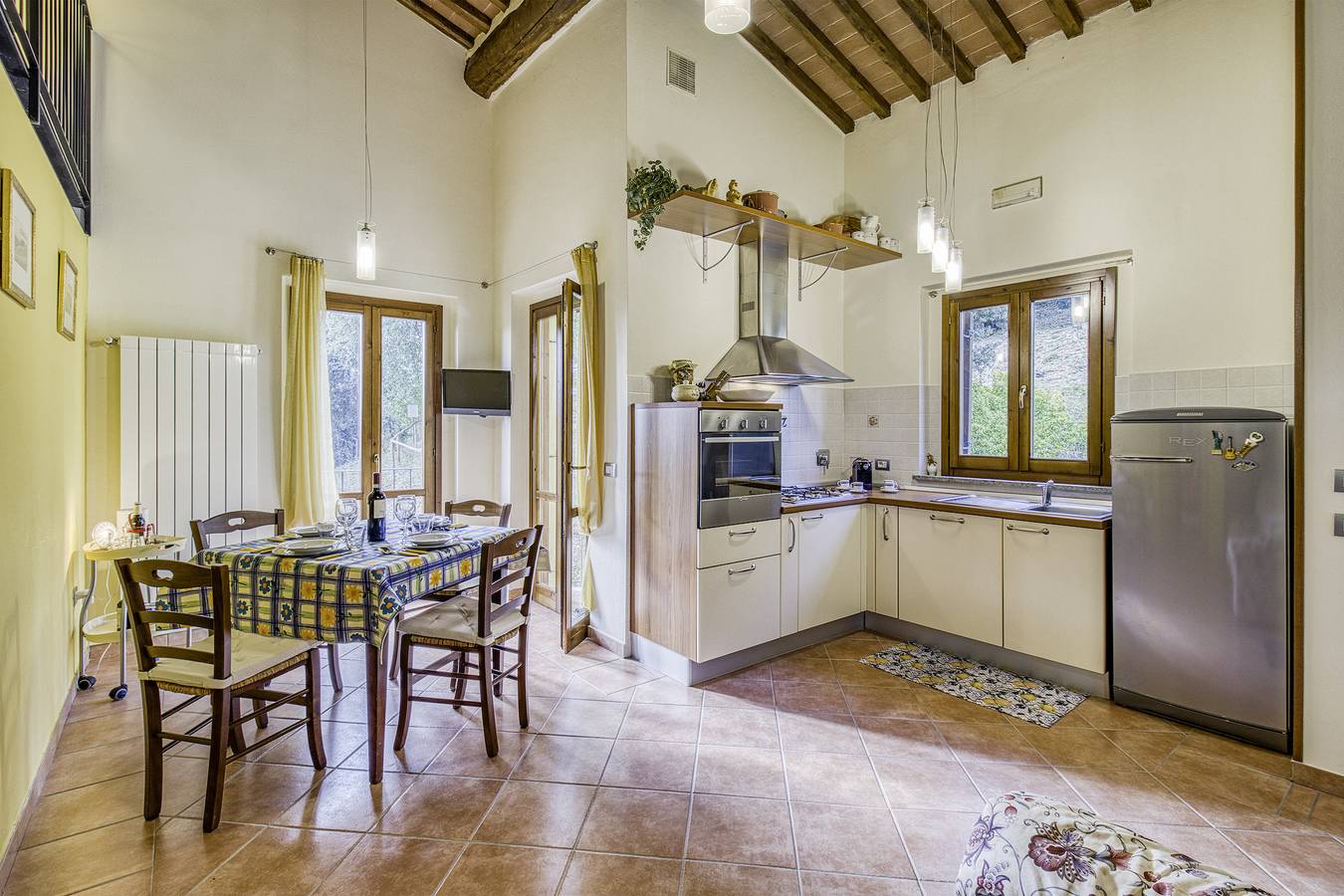 Ganze Wohnung, Tuscan Sun With Shared Pool in Radicondoli, Siena Provinz