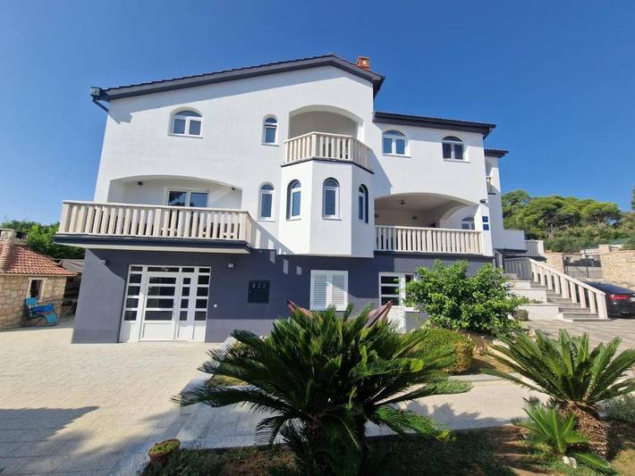 Ferienwohnung für 8 Personen, mit Pool und Garten sowie Ausblick - 1