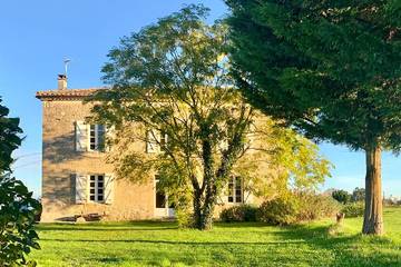 Location de vacances pour 9 personnes, avec terrasse et jardin à Moncrabeau