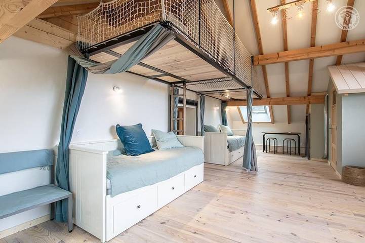 Location de vacances pour 6 personnes, avec jardin et piscine à Yenne - 2