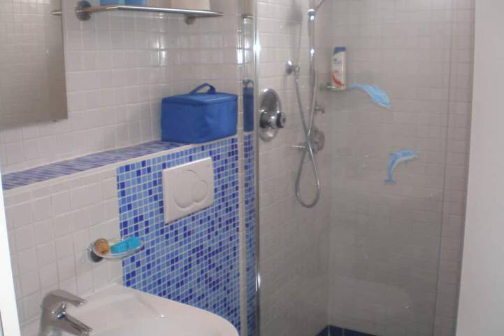 Ganze Wohnung, ***Terrassenfewo Ostseeglück direkt am Strand mit Meerblick, Pool, Strandk. Wlan in Kronsgaard, Schleswig-Flensburg