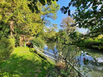 Gîte pour 12 personnes, avec piscine ainsi que jardin et vue à Guérard (Seine-et-Marne)