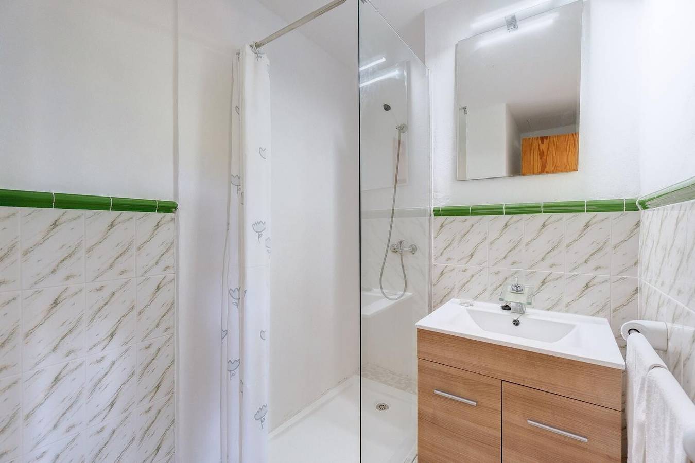 Vakantie Appartement "La Cabanya 2A" met Wi-Fi, Balkon, Terras & Gedeeld Zwembad, foto 13
