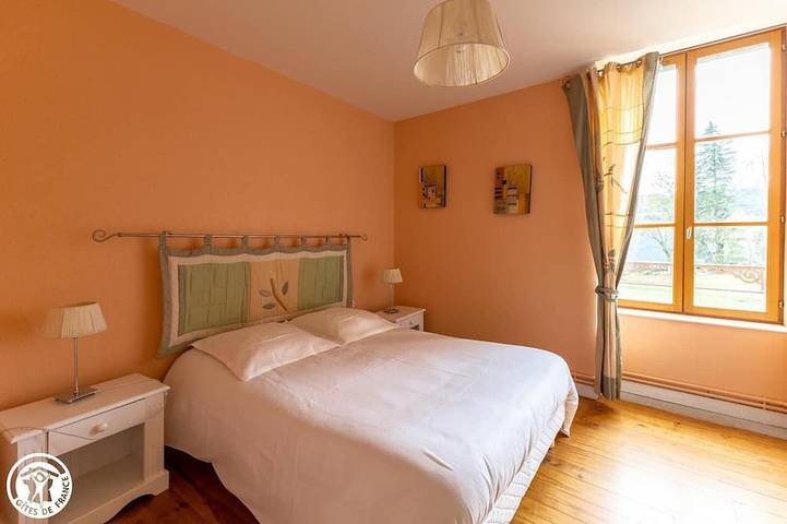 Location de vacances pour 8 personnes, avec terrasse et jardin, animaux acceptés à Saint-Alyre-ès-Montagne - 2