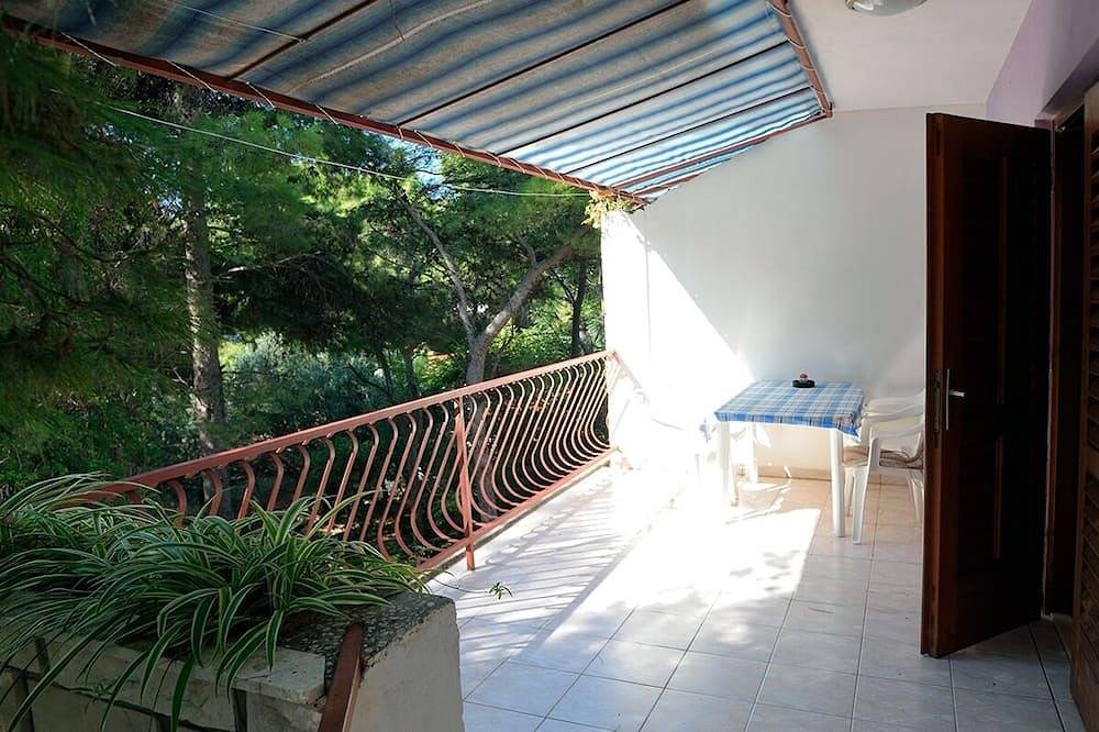 Entire apartment, One bedroom apartment near beach Ivan Dolac, Hvar (A-18100-c) in Hvar
