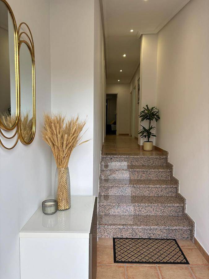 Gîte pour 8 personnes, avec terrasse et vue, animaux acceptés à Leiro - 3