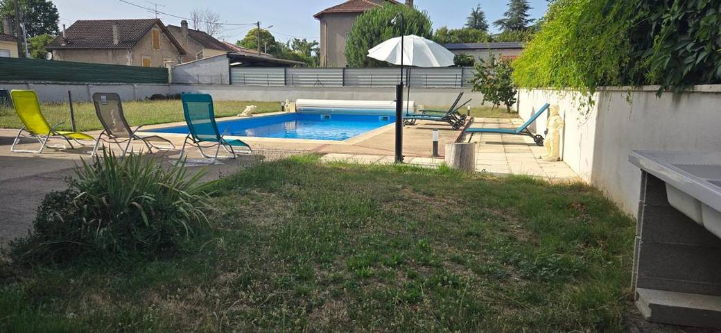 Maison de vacances pour 8 personnes, avec Balcon et Terrasse ainsi que Jardin et Piscine