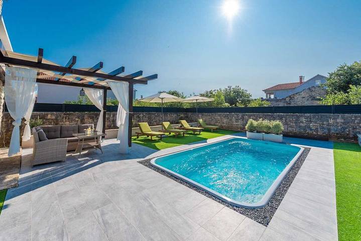 Villa für 5 Personen mit Garten in Pridraga, Donji Karin