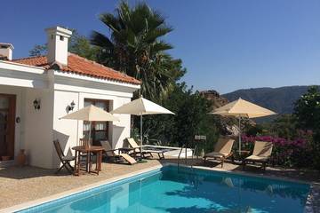 Ferienhaus für 2 Personen, mit Garten und Whirlpool sowie Terrasse in Ägäisregion