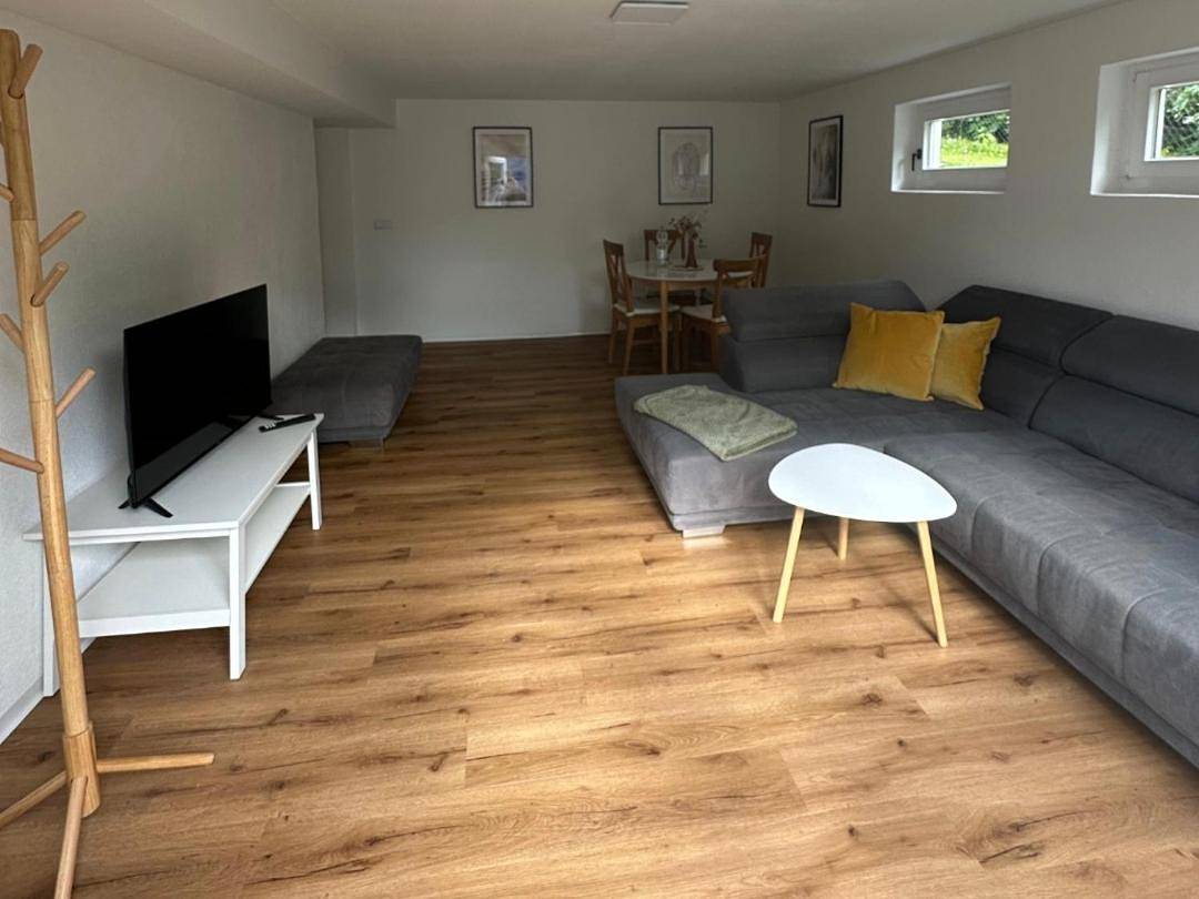 Ganze Wohnung, Ruhige Ferienwohnung im Grünen in Mittelhof, Altenkirchen & Umgebung
