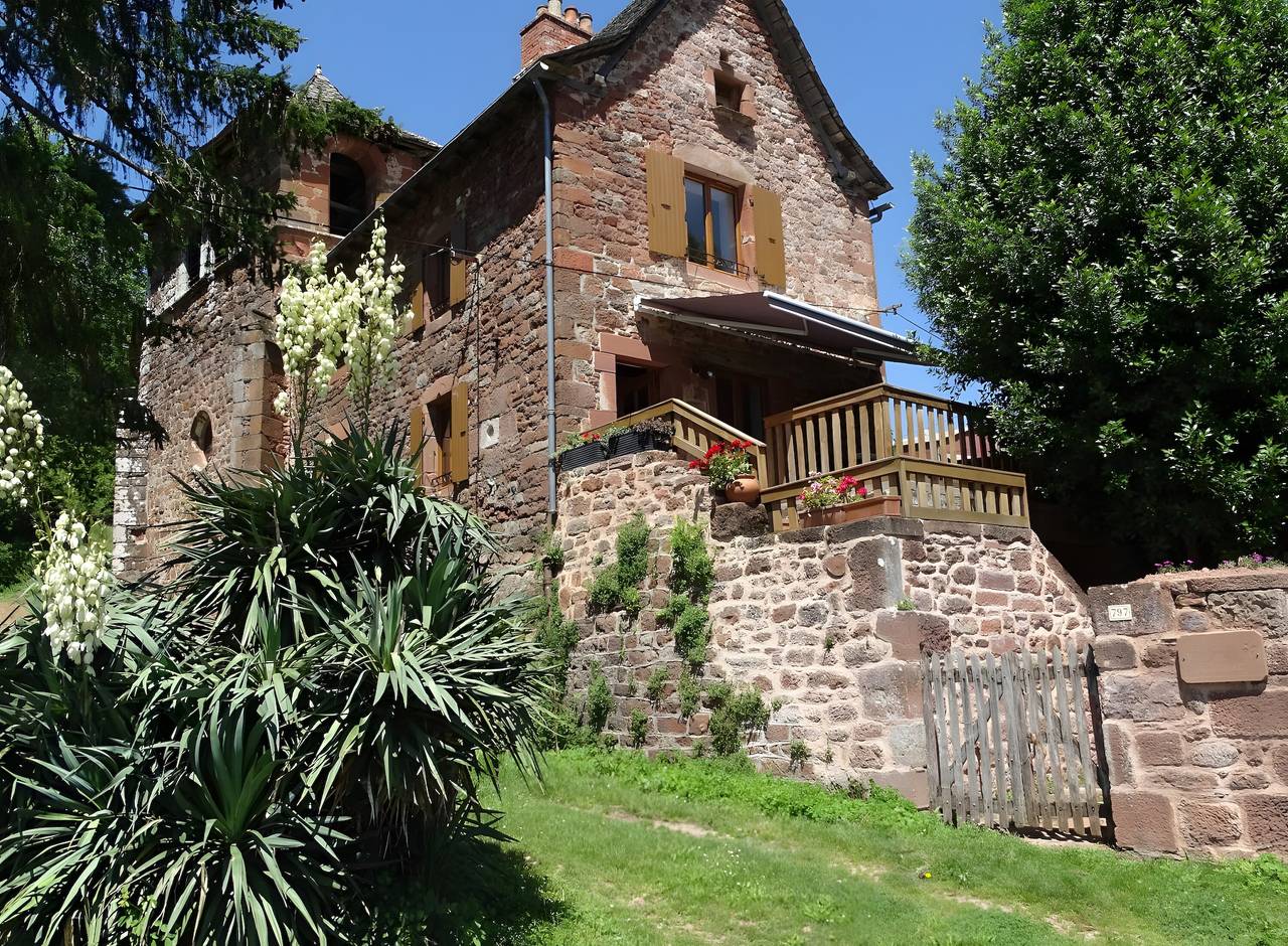Gîte de Ségonzac : vue sur le lac, terrasse privée et Wi-Fi in Villecomtal, Aveyron