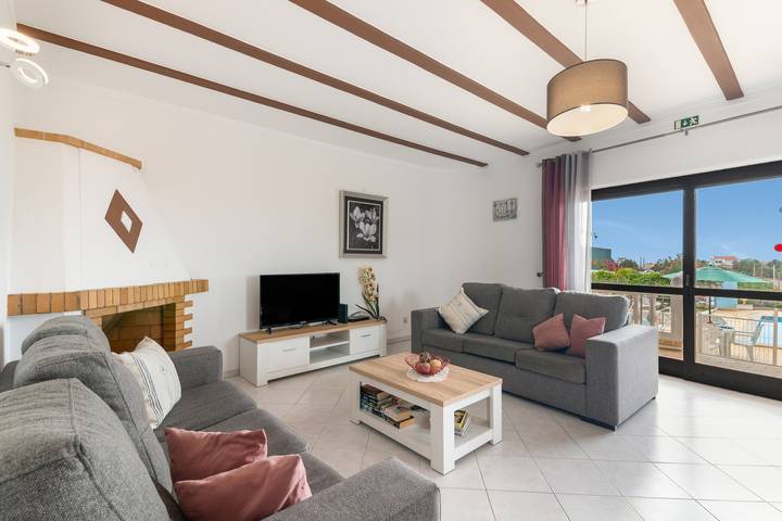 Villa 'Vivenda Deolinda' with Sea View, Wi-Fi and Air Conditioning in Albufeira in Albufeira e Olhos de Água, Faro distrikt