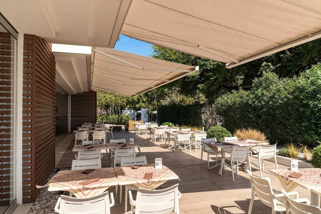 Mobil-home confortable avec piscine, terrasse et parking - 2,5 km de la plage in Lido di Jesolo, Province de Venise