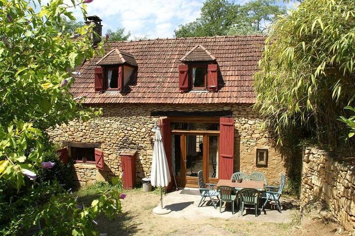 Gîte pour 8 personnes, avec Terrasse ainsi que Jardin et Piscine à Saint-Cirq-Madelon