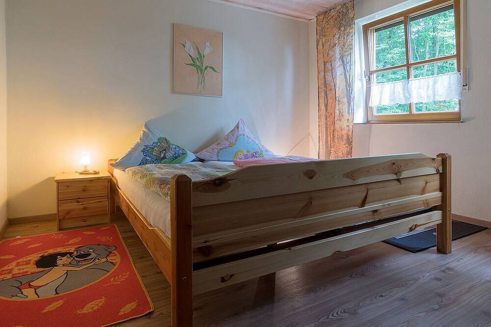 Ganze Wohnung, Gemütliche Ferienwohnung auf 2 Ebenen mit 2 Schlafzimmern in Altenkunstadt, Oberes Maintal - Coburger Land