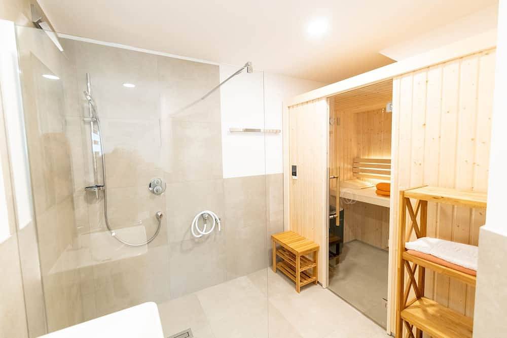 Ruhig gelegenes Ferienhaus mit Sauna direkt an der Mosel in Trittenheim, Moseleifel