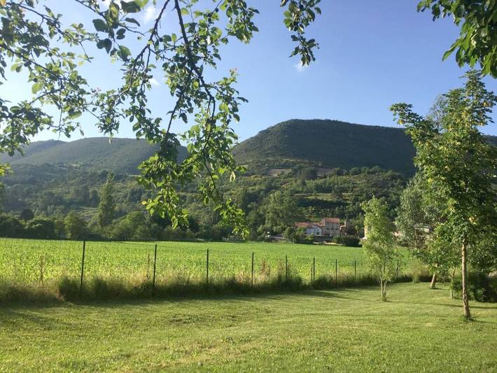 Location de vacances pour 6 personnes, avec Terrasse ainsi que Jardin et Vue dans Versols-et-Lapeyre