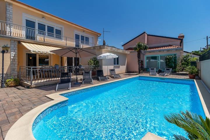 Villa für 8 Personen, mit Terrasse und Pool - 1