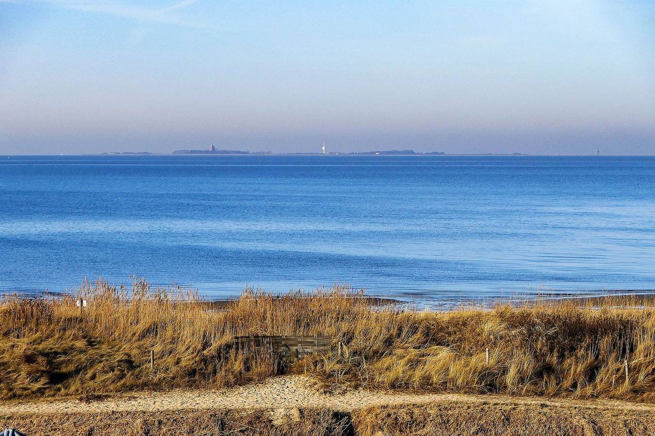 Apartamento entero, Hz06 – Logenplatz mit Meerblick: 3-Raum-Ferienwohnung direkt am Strand in Sahlenburg Strand, Cuxhaven