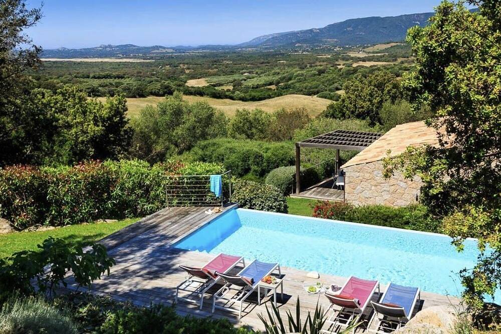 Stone villa with heated pool close to the most beautiful beaches! in Figari, Sartène e dintorni