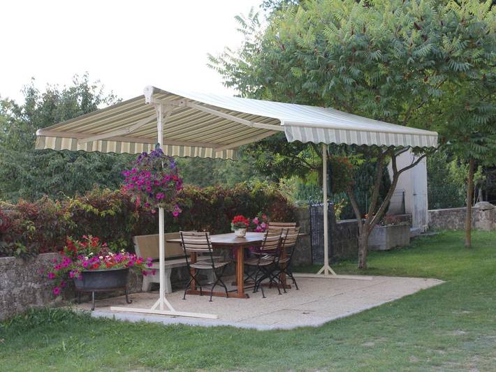 Location de vacances pour 8 personnes, avec jardin et terrasse, animaux acceptés à Saint-Jeures - 2