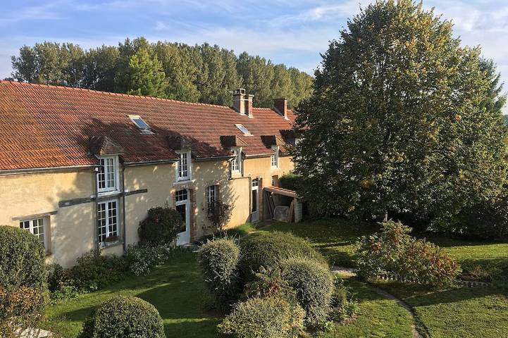 Location de vacances pour 14 personnes, avec jardin à Fontaine-sur-Ay