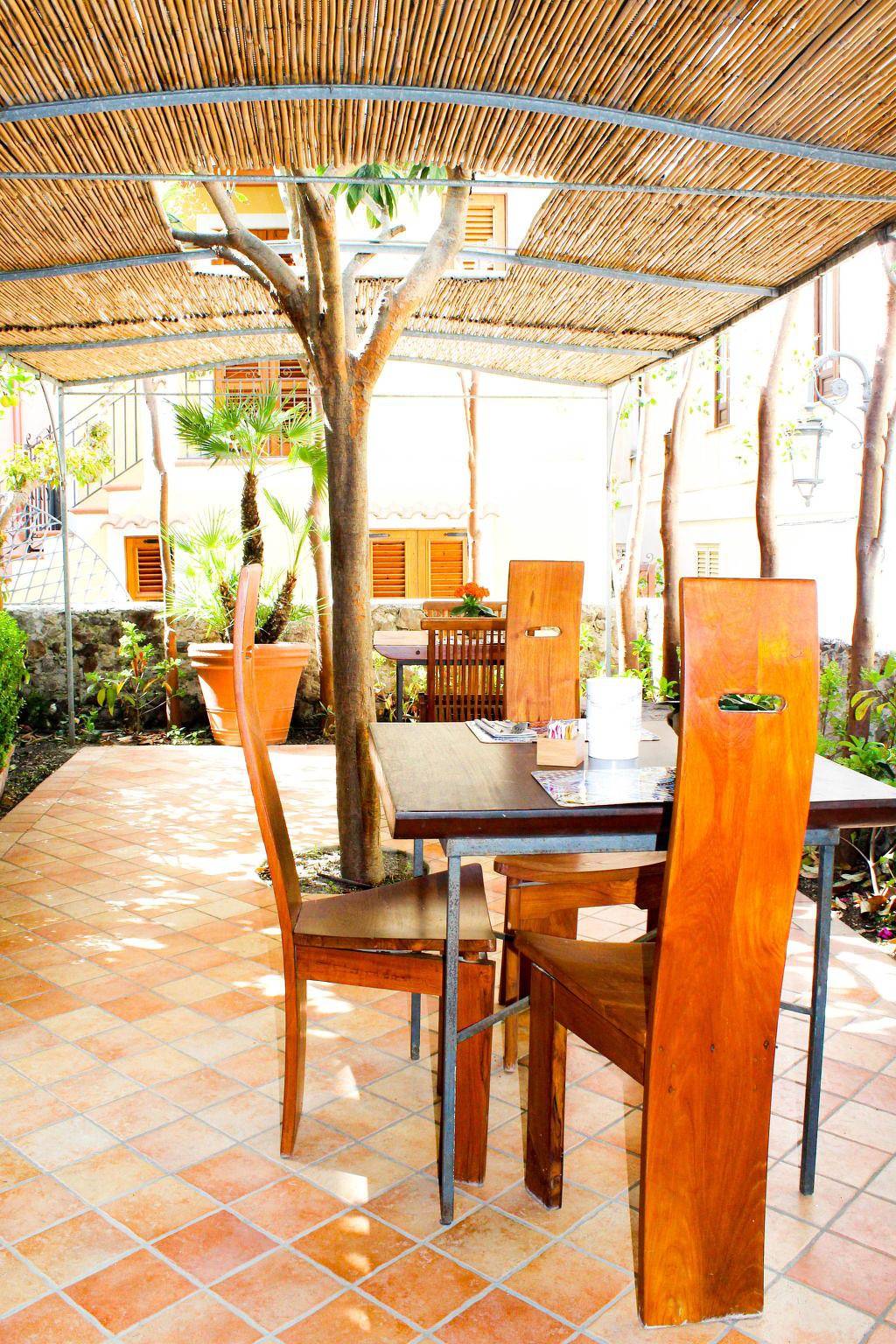 Apartamento entero, Acogedor apartamento con terraza, aire acondicionado y posibilidad de pescar cerca de la playa de Canneto in Lipari (pueblo), Lipari