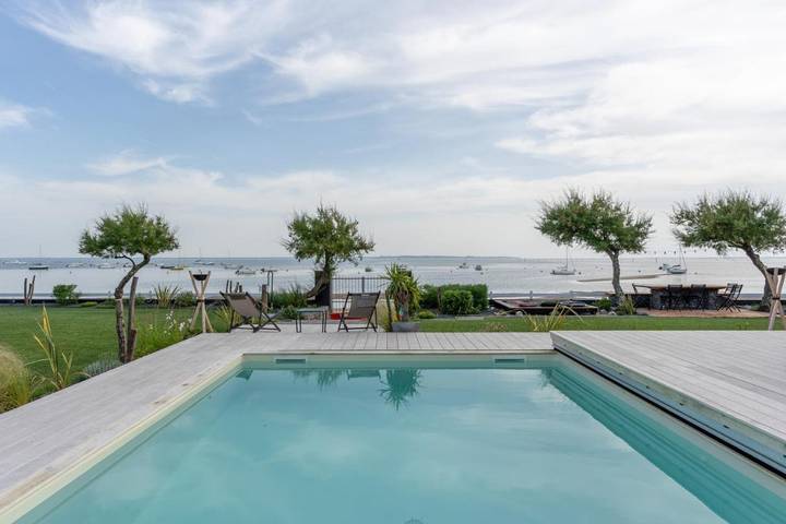 Location de vacances pour 16 personnes, avec terrasse et jardin ainsi que piscine et vue dans Plage du Mauret - 2