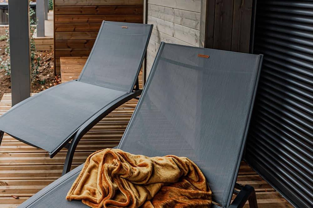 Luxurious Lodge with Private Hot Tub, Golf Access, & Family Activities in Le Chambon-sur-Lignon, Massif Central