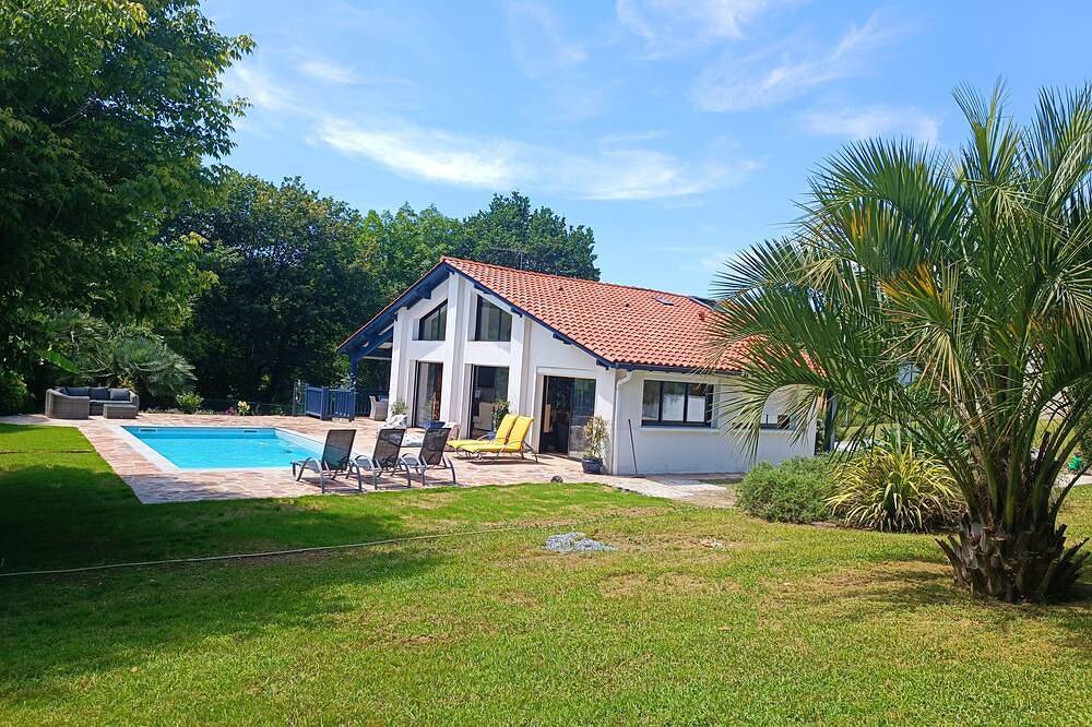 Ganze Wohnung, Geräumige Wohnung in einer Villa mit Beheiztem Privatpool, Garten 2500m² in Arbonne, Bayonne und Umgebung