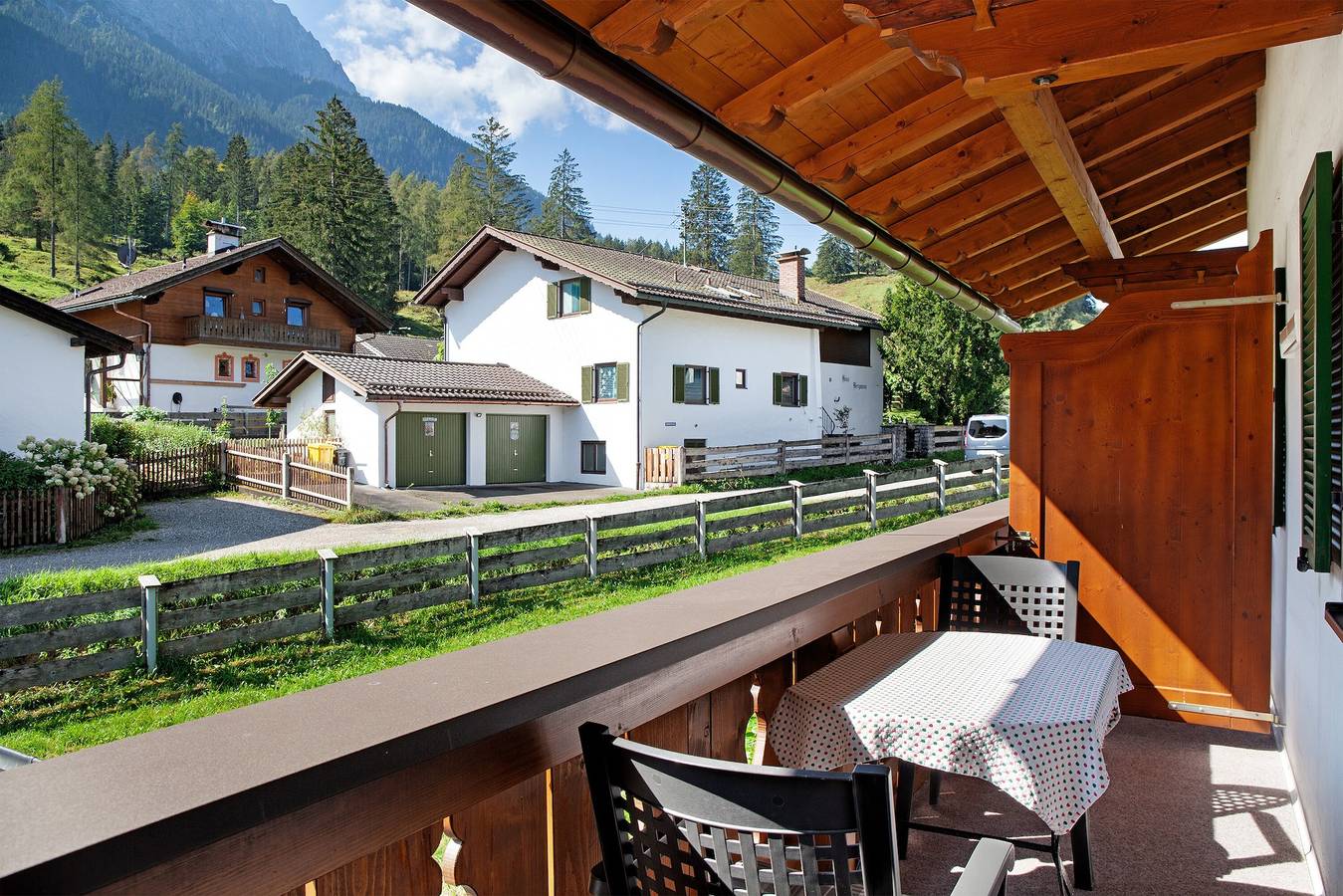 Ganze Wohnung, Ferienwohnung "Waxensteinblick" mit Bergblick, Balkon und Wlan in Grainau, Eibsee