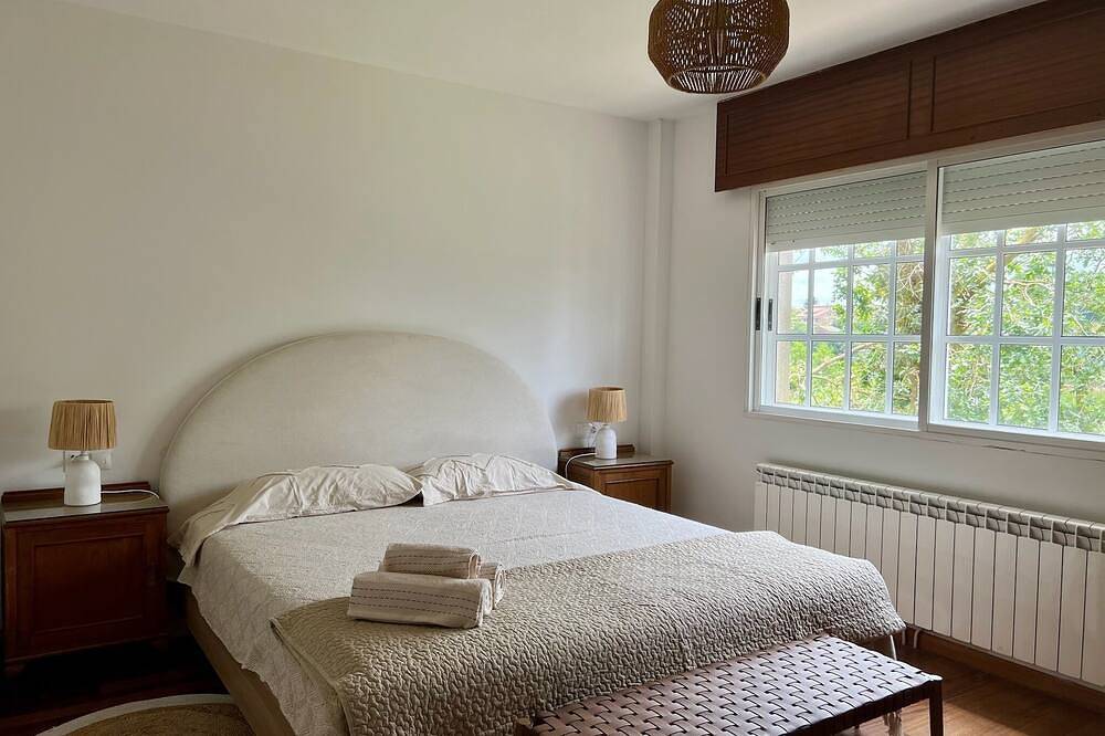 Casa Santi - 10 minutes from Santiago capacity 14 people in Santiago di Compostela, Provincia della Coruña