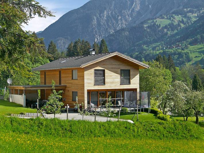 Ferienwohnung für 4 Personen, mit Terrasse und Garten sowie Ausblick in Vandans