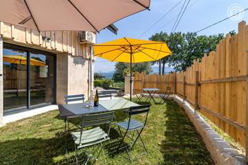 Gîte pour 6 personnes, avec terrasse et jardin dans La Biolle