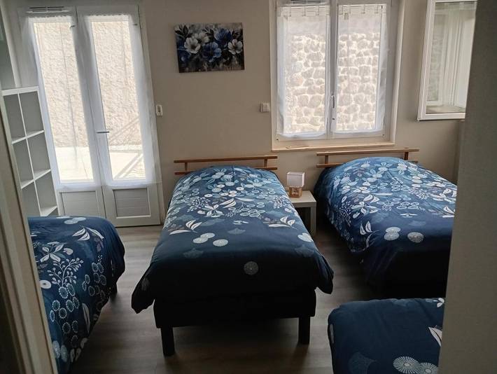 Maison d’hôte pour 3 personnes, avec terrasse dans Lac du Bouchet - 2