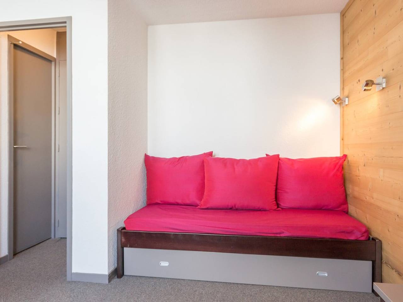 Entire studio, Renovated ski-in/ski-out studio in La Plagne, Aime-la-Plagne