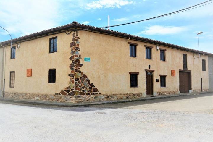 Casa rural para 4 personas, con terraza y vistas en Ribera de Órbigo