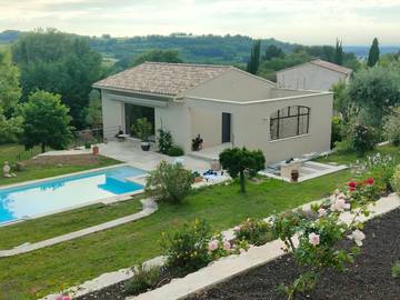 Maison d’hôte pour 2 personnes, avec piscine et jardin ainsi que terrasse et vue à Malemort-du-Comtat