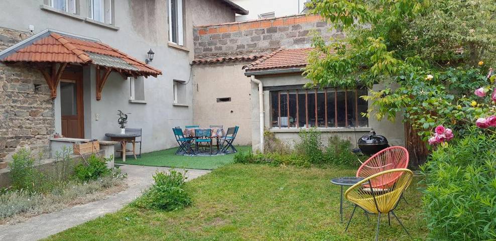 Location de vacances pour 9 personnes, avec terrasse et jardin à Chazelles-sur-Lyon - 2