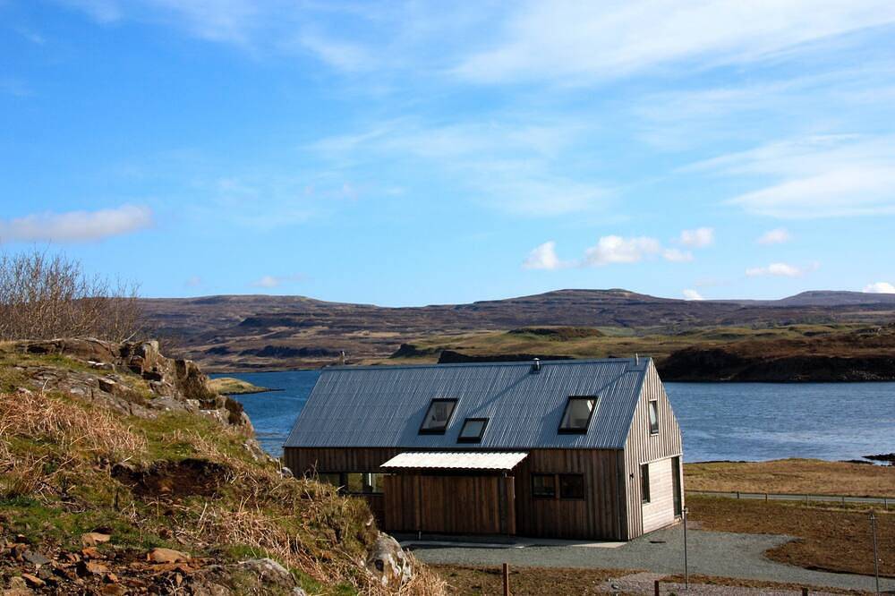Öko und zurück freundliches modernes Haus, herrliche Aussicht von allen Zimmern, von Dunvegan in Highlands