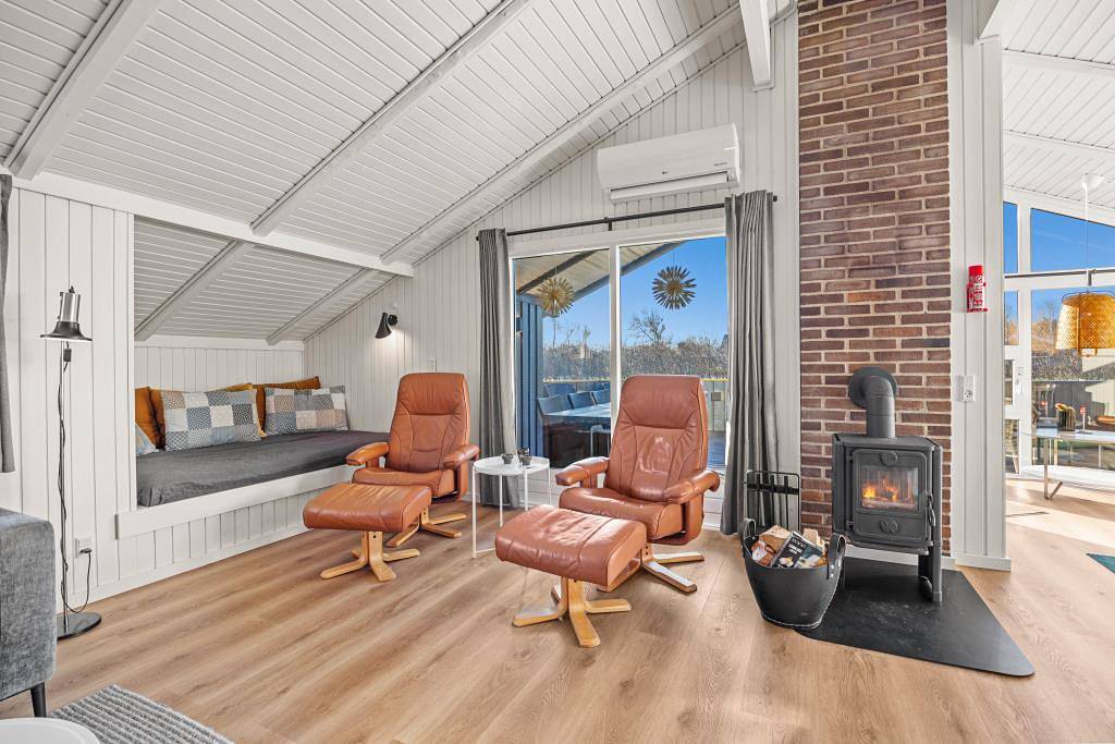 Ferienhaus mit eingezäuntem Grundstück und Whirlpool in Bork Havn, Ringkøbing Fjord