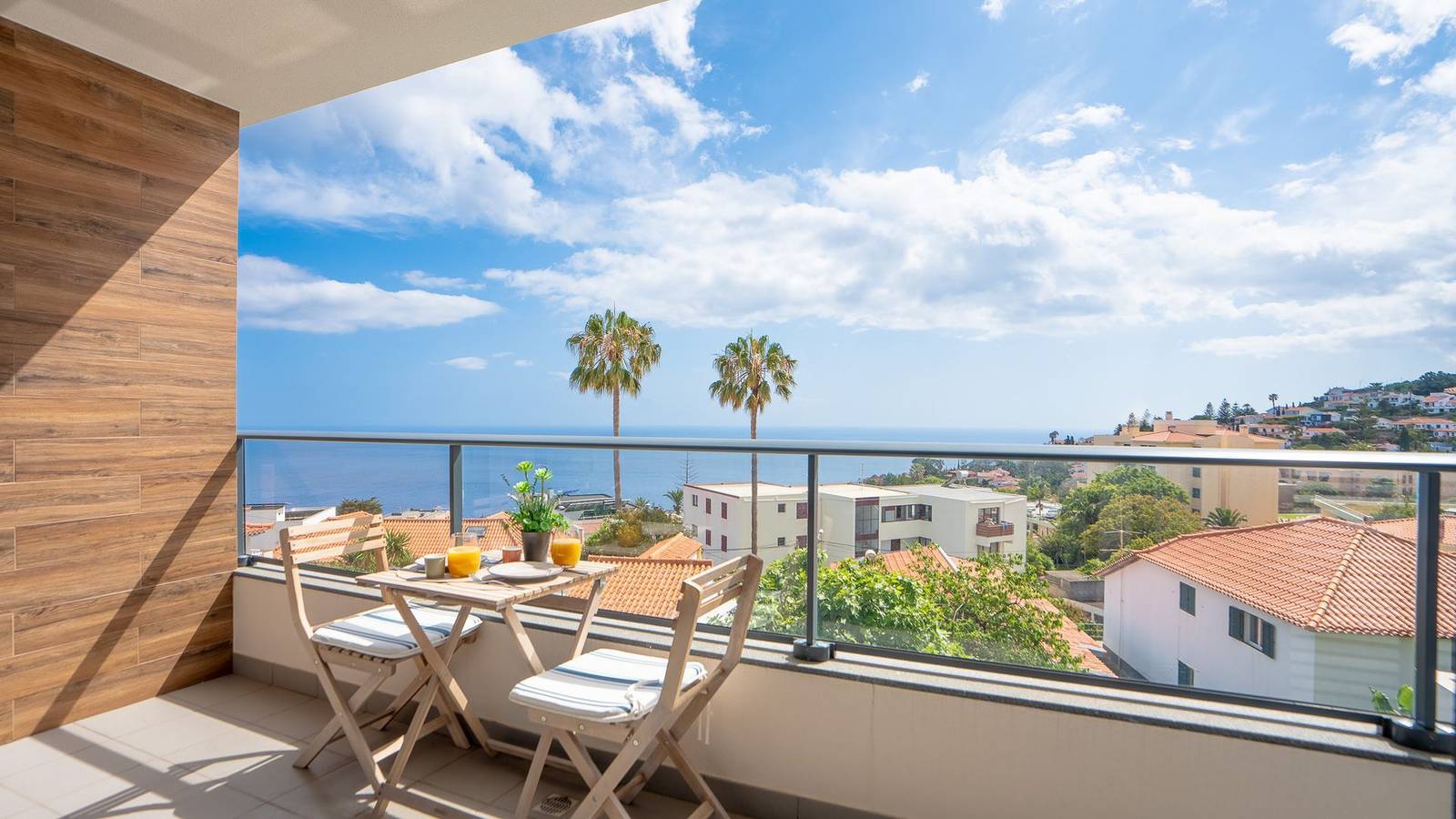 Ganze Wohnung, Ferienwohnung für 4 Personen mit Balkon in Caniço, Madeira