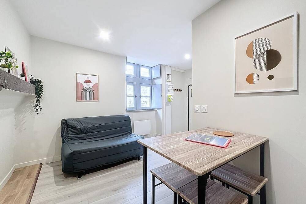 Entire apartment, Brand-new 4-person apartment N°1 in Riom, Riom region