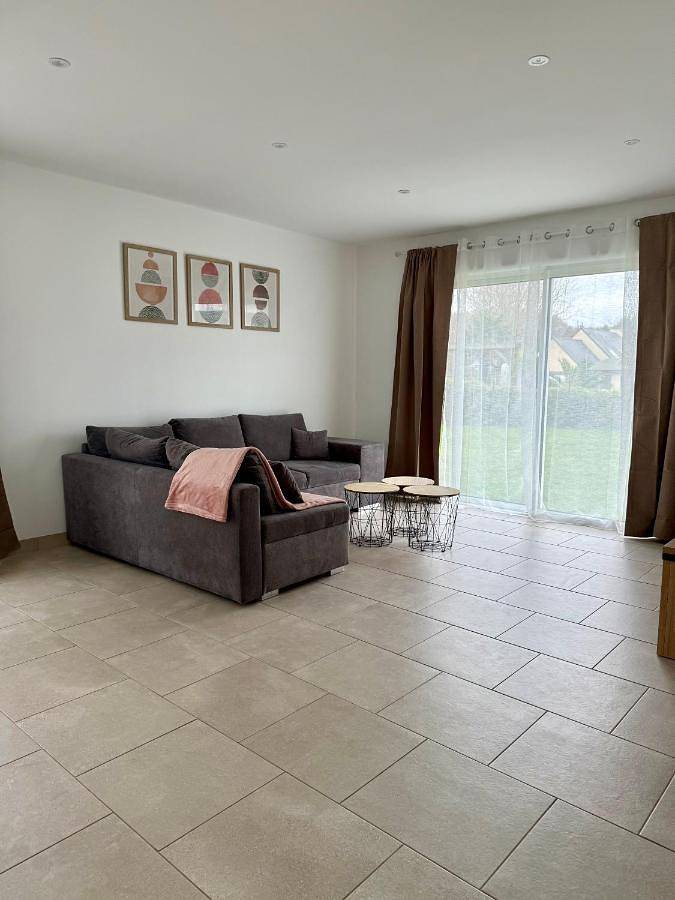 Location de vacances pour 6 personnes, avec terrasse ainsi que jardin et vue, animaux acceptés à Pléhédel - 4