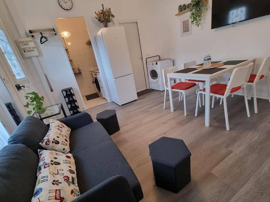 Two-Bedroom House in L'Haÿ-les-Roses, Val-de-Marne