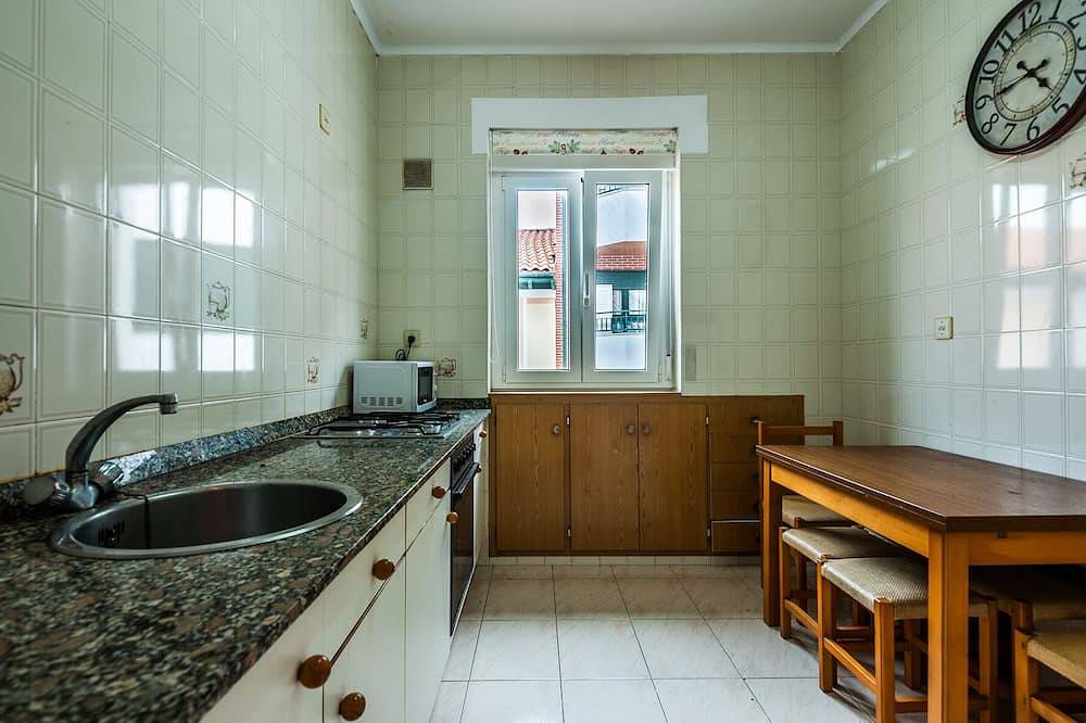 Apartamento entero, Apartamento en paseo marítimo Santoña, a escasos metros de puerto y playa. Wifi in Santoña, Costa de Cantabria