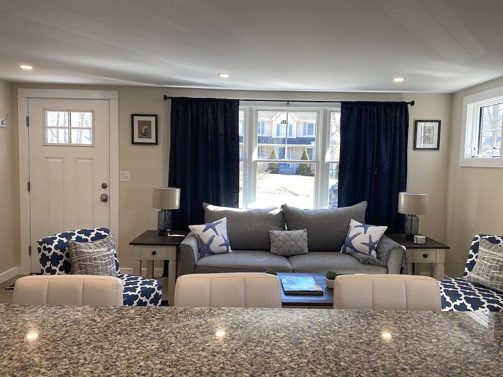 Private home, short walk to Harbour Island beach! Central A/C, family friendly! in Narragansett, Washington County (RI)