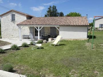 Gîte pour 6 personnes, avec vue et terrasse à Nérac