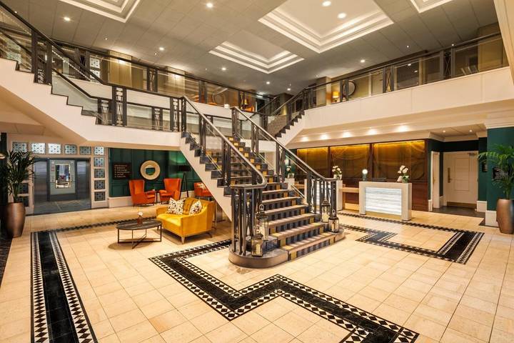 Apartamento para 4 personas, con terraza además de sauna y piscina en Leeds